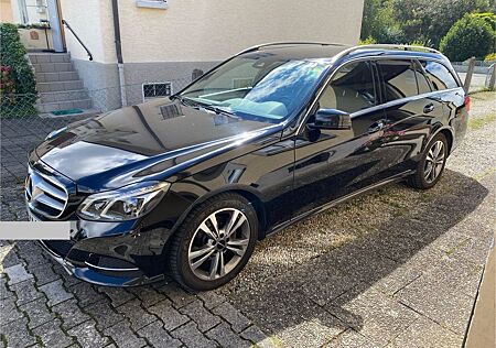 Mercedes-Benz E 200 AVANTGARDE/ Apple Carplay