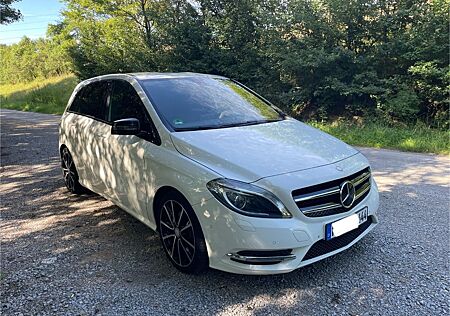 Mercedes-Benz B 180 |Sport-/Nightpaket|Navi|SHZ|PDC|18 Zoll