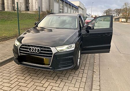 Audi Q3 1.4 TFSI cylinder on d. S tronic design d...