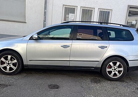 VW Passat gebraucht kaufen VW Passat Volkswagen 2.0 TDI DPF DSG Highline Highline