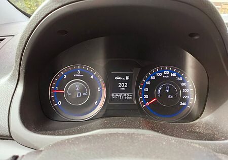 Hyundai i40 cw 1.7|Automatik| Navigation|Tüv 4/17|121200