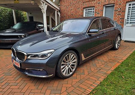 BMW 750 i+MASSAGE+ACC+360°+LASER+KEY+TABLET PC+SOFT+