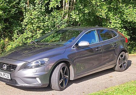 Volvo V40 D4 R-Design