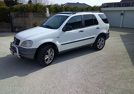 Mercedes-Benz ML 320 -