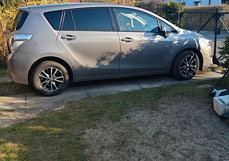 Toyota Verso 1.8l Valvem. Skyview Edition Multi S 5...
