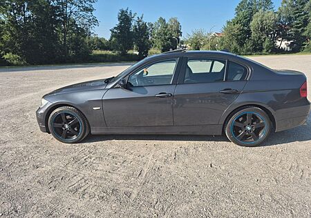 BMW 320i Tüv 6/27 zu verkaufen