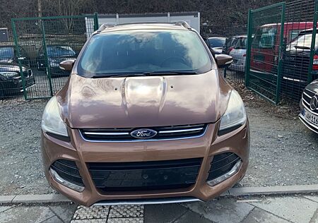 Ford Kuga 1,6 Benzin Schaltgetriebe Titanium Navi