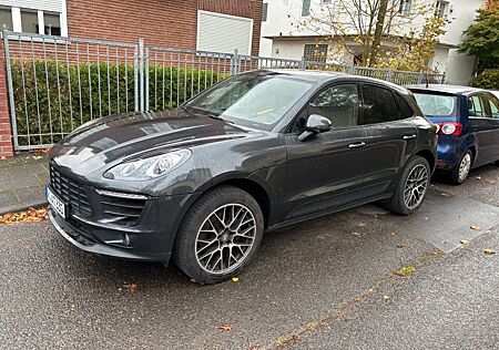 Porsche Macan schwarz - -