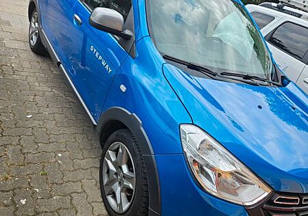 Dacia Lodgy SCe 100 Stepway Stepway