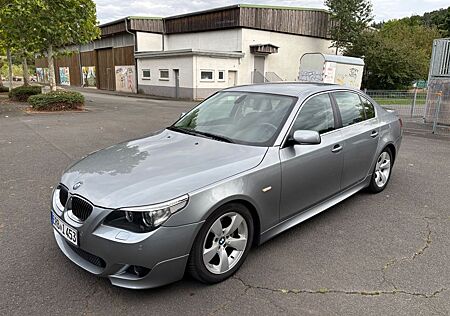 BMW 523i -