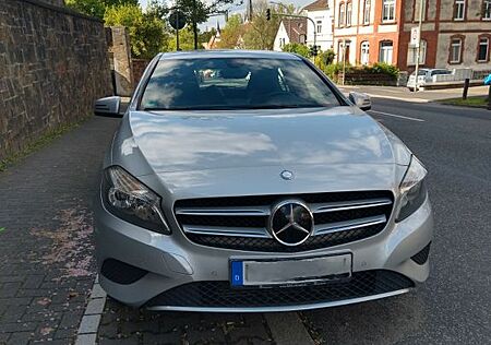Mercedes-Benz A 180 - Kombilimousine