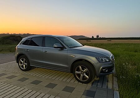 Audi Q5 2.0 TFSI quattro - mit AHK