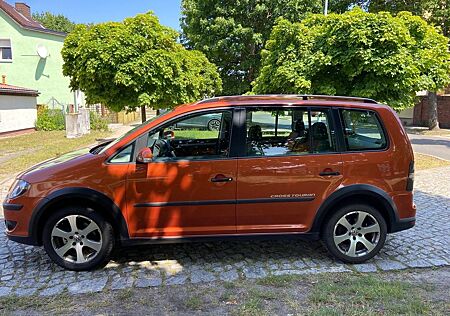 VW Touran Volkswagen CrossTouran