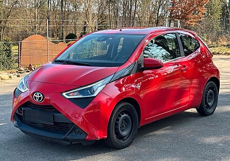 Toyota Aygo (X) Aygo (X) 1,0-l-VVT-i x-play x-play 1 Hand