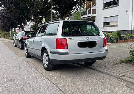 VW Passat Variant Volkswagen 1.6 NUR HEUTE 900€