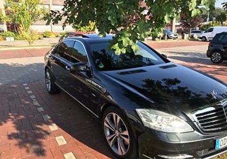 Mercedes-Benz 350 4 Matic Lang Black Edition