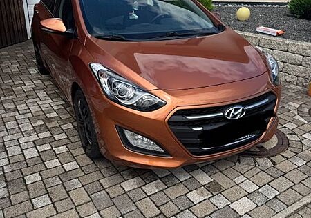 Hyundai i30 blue 1.6 CRDi 81kW YES! Gold YES! Gold