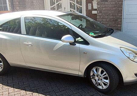 Opel Corsa D 1.2 Innovation in Silber