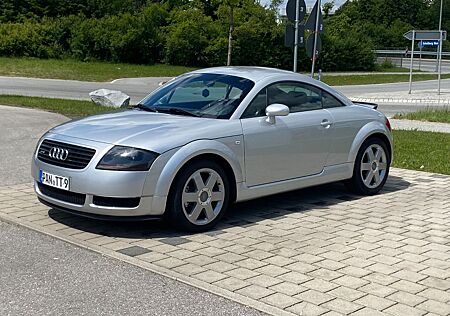 Audi TT Coupe 1.8T quattro -