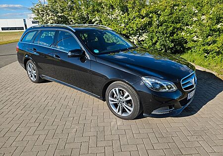 Mercedes-Benz E 220 BlueTEC BE T Edition AVANTG. Auto. Edi...