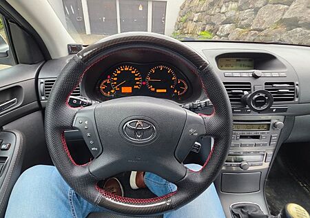 Toyota Avensis Combi Sol 2,2-l-D-CAT Sol
