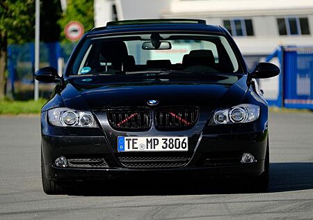 BMW 320i - Scheckheftgepflegt