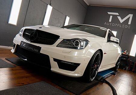 Mercedes-Benz C 63 AMG Coupé Performance Package