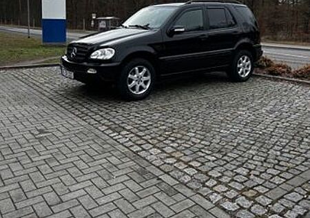 Mercedes-Benz ML 320 -