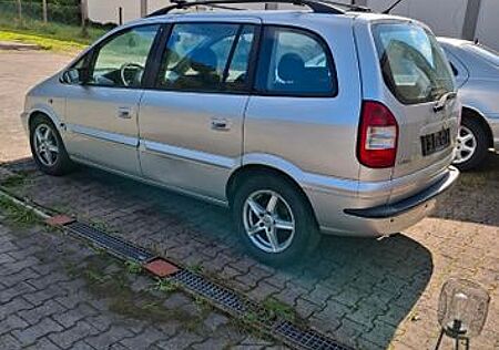 Opel Zafira 2.2 DTI -