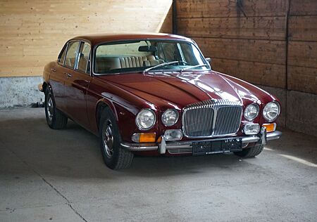 Jaguar Daimler Sovereign 4.2