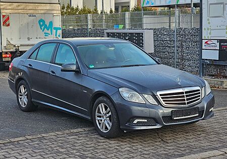 Mercedes-Benz E 200 E200 CGI BlueEfficiency /SHZ/NAVI 135 kW (184...