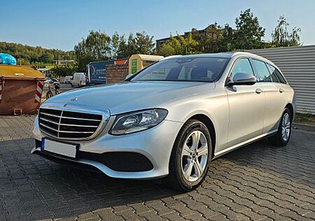 Mercedes-Benz E 220 d T Autom. -