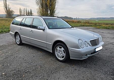 Mercedes-Benz 280 T Modell Allrad ( 4 Matic) 7 Sitzer