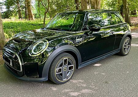 Mini Cooper SE Classic Trim, Licht- u. Paket