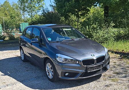 BMW 218i Active Tourer Advantage Panorama, AHK, Navi