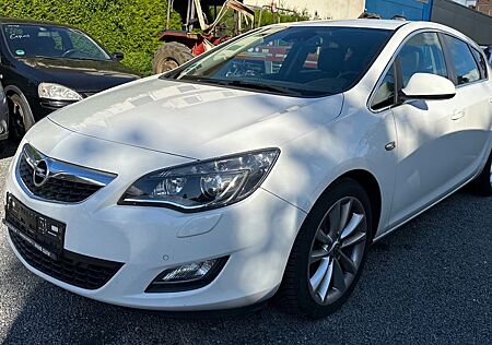Opel Astra J Innovation *Teilleder,Navi,Sitzheizung*
