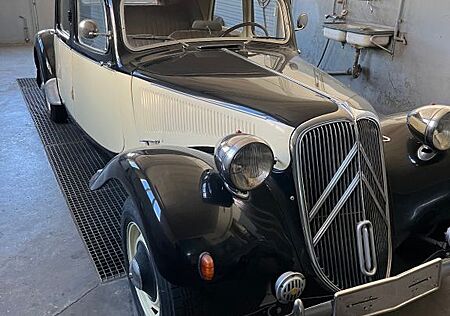 Citroën 11 CV Ausführung 11B