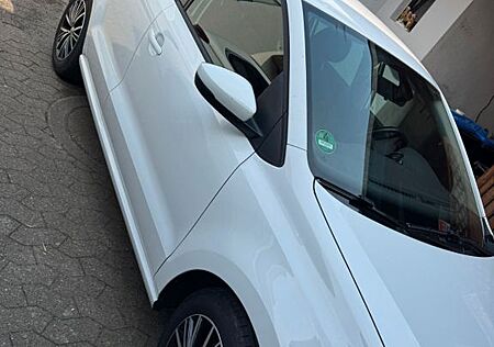 VW Polo Volkswagen 1.2 TSI 66kW BMT SOUND SOUND