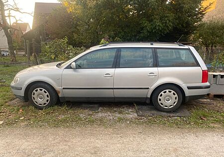 VW Passat Variant Volkswagen 1.8 T Basis Export