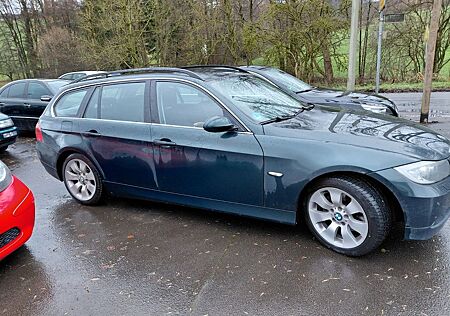 BMW 325i Touring -