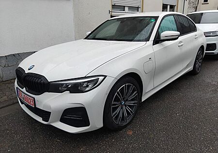 BMW 330 e M Sport Leder Navi LED Shadow Line