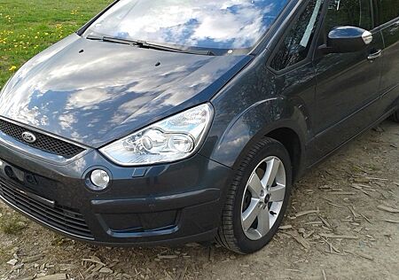 Ford S-Max 2,0 TDCi 103kW DPF Titanium Titanium