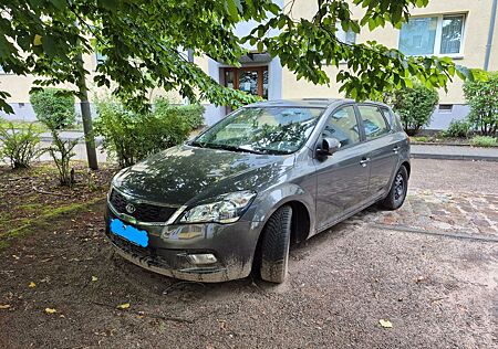 Kia Cee'd / Ceed 1.6 CVVT Spirit Spirit