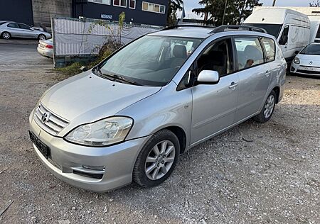 Toyota Avensis Verso 2.0 linea sol 6-Sitzer auto.