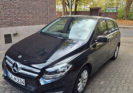 Mercedes-Benz B 200 , Baujahr 2018, 31700 Km