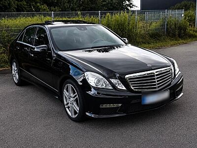 Mercedes-Benz E 500 mit 5.5 V8 und 387 PS in der AMG Line.