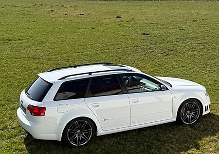 Audi RS4 4.2 quattro Avant -