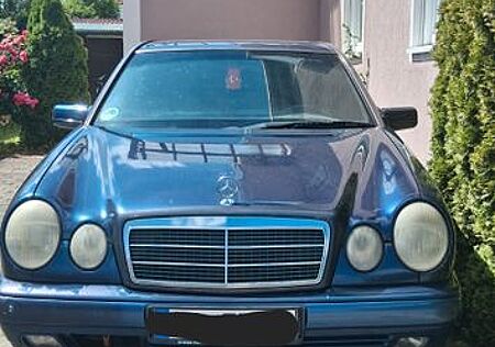 Mercedes-Benz E 200 CLASSIC