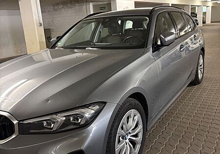BMW 318i Touring Panorama Dach, Lederausstattung