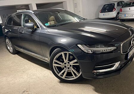 Volvo V90 D4 Inscription. Neupreis 73000€. TÜV neu